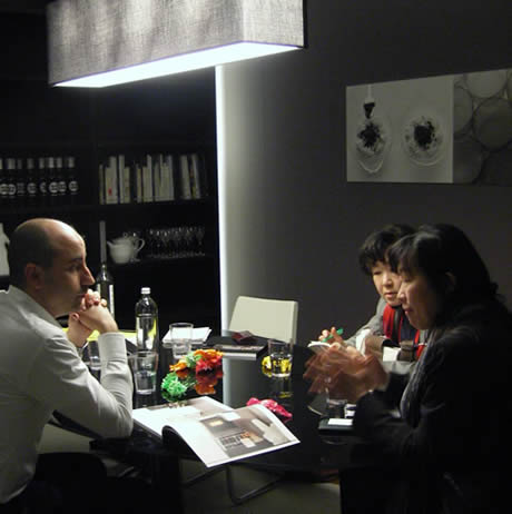 ミラノサローネ会場商談,Salone Internzionale del Mobile foto